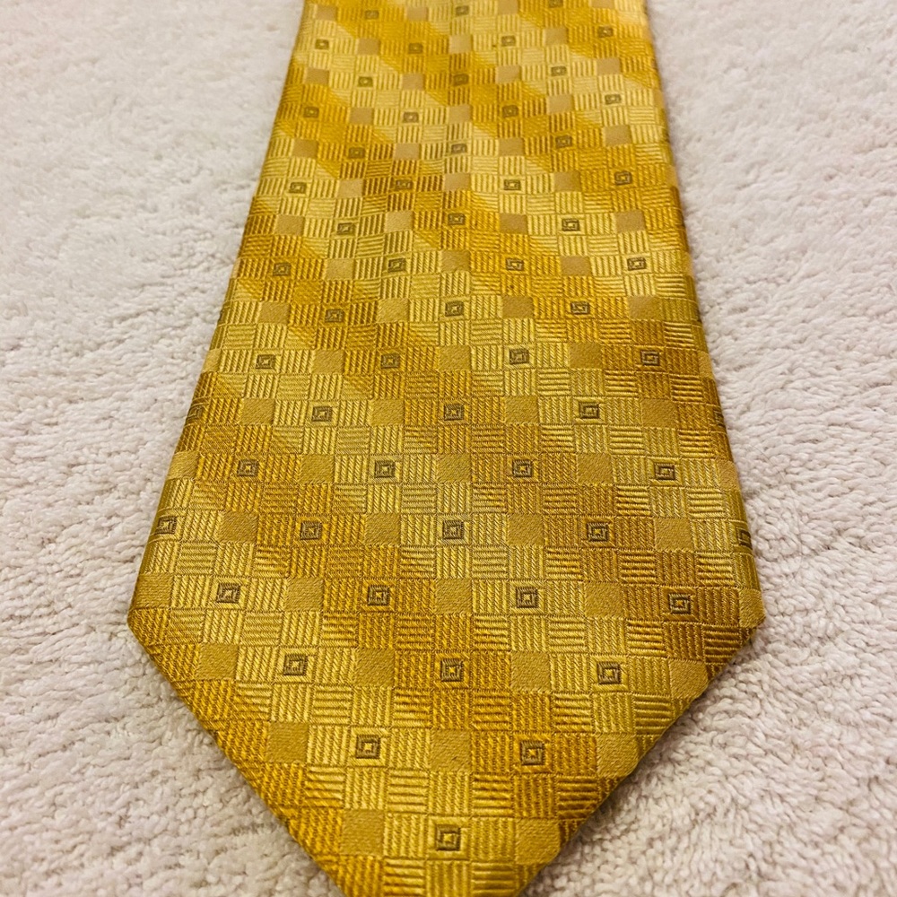 Brand New Trendy Tie By PAUL DIONE